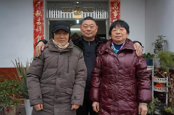 捞刀河彭泽林—彭泽林和家人合影。.jpg