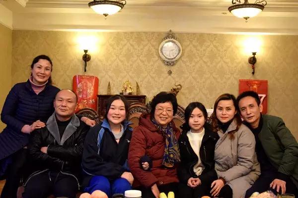 芙蓉北路卿发祥—感恩情愫让卿发祥家庭相亲相爱二十余年至今。.jpg