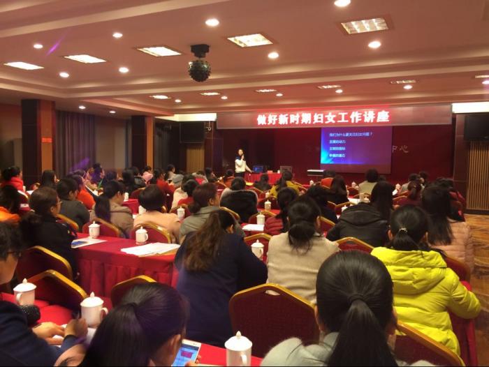 彭常委讲课.jpg