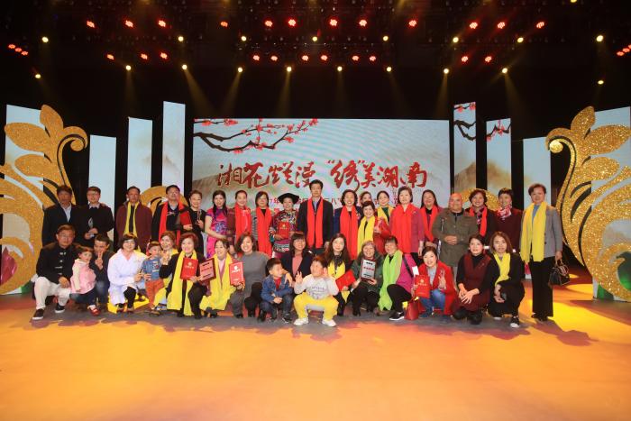 4、获奖代表与领导合影，留下最美的时刻.jpg