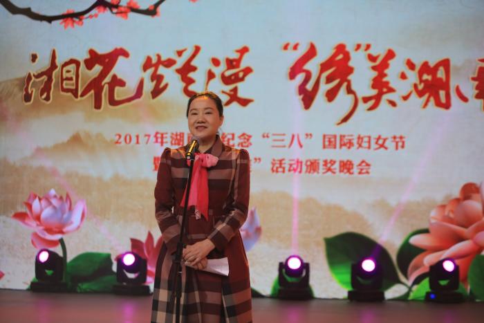 1、省妇联党组书记、主席姜欣发表致辞，代表省妇联向全省各族各界妇女致以节日的问候.JPG