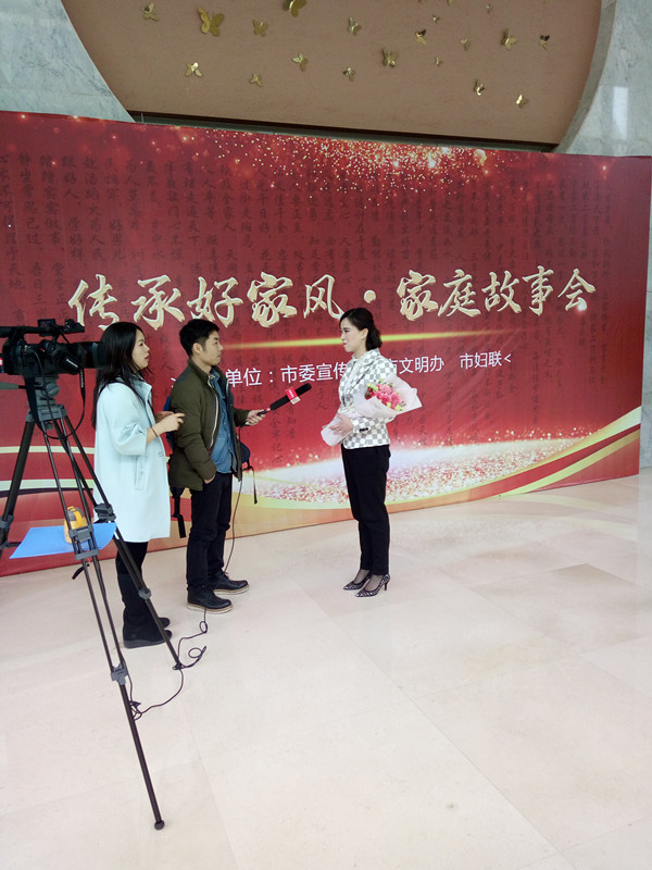 宣讲员接受市电视台采访.jpg
