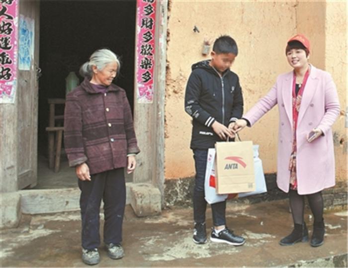 汝城志愿者：何粮菊.jpg