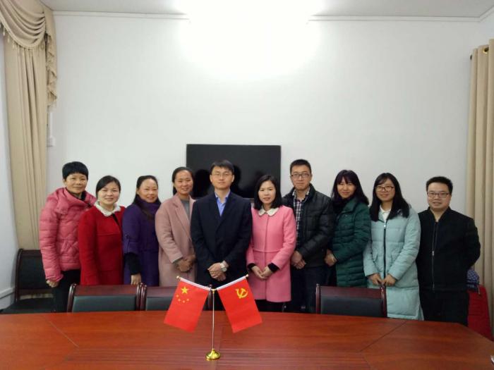 何灿调研妇联团委合影1.jpg