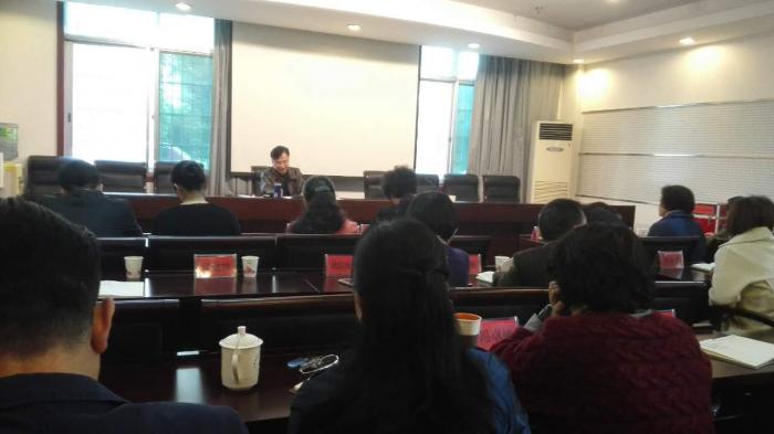 省妇联干部职工认真听讲 (1).jpg