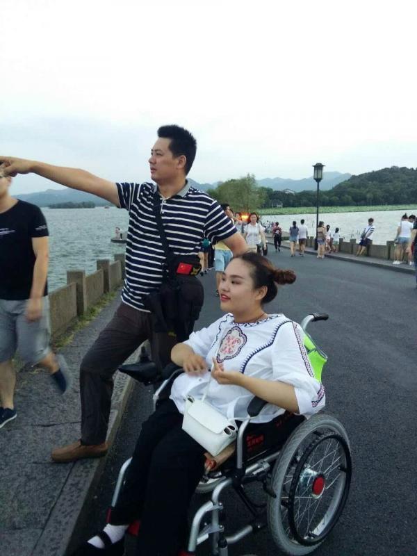 轮椅不能阻挡的幸福3.jpg
