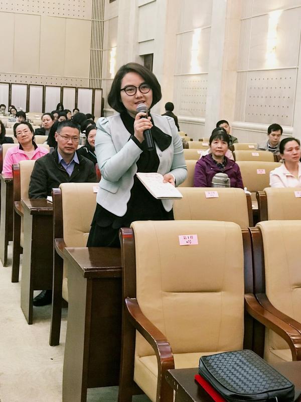 4 来自湖南省妇联的听众向王跃文提问。.jpg