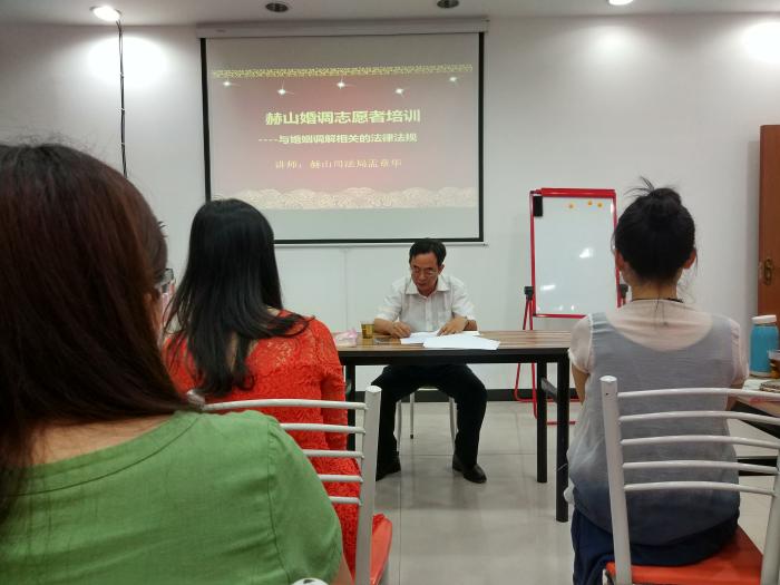 信息三图片：孟律师授课.jpg