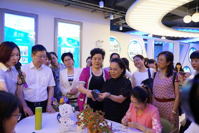 参观长沙市妇女儿童之家.JPG