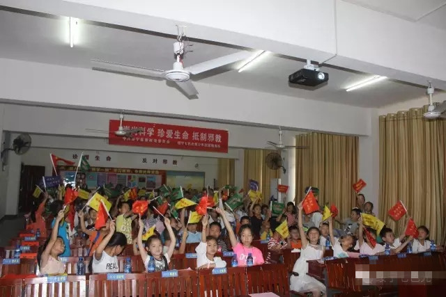 绥宁七色光青少年志愿服务队小手拉大手，齐宣：崇尚科学、珍爱生命、抵制邪教.jpg