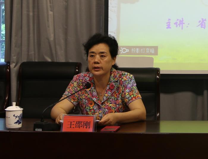 王主席讲课_副本.jpg