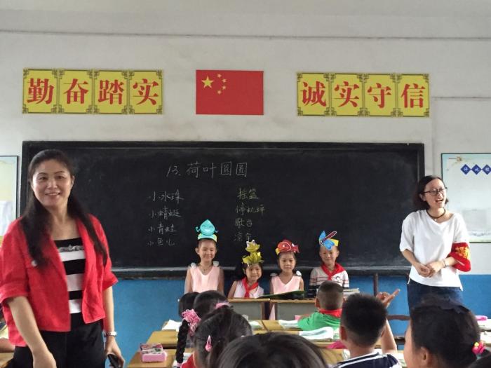 杨建奇和子们在一起听课.jpg