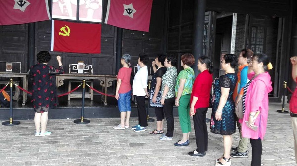 全体党员宣誓.jpg