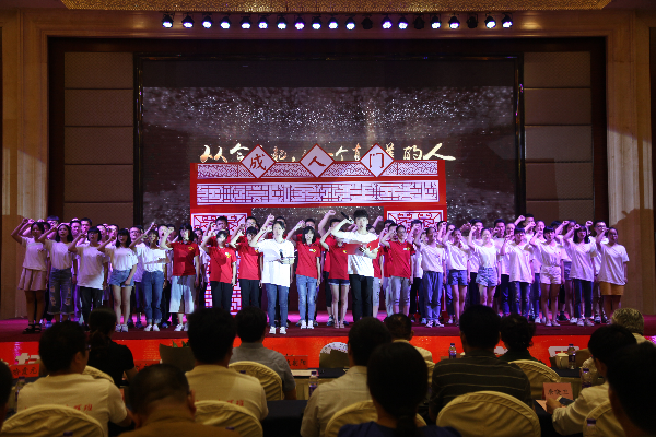 富基·春晖班高中毕业生集体朗诵《少年中国说》.png