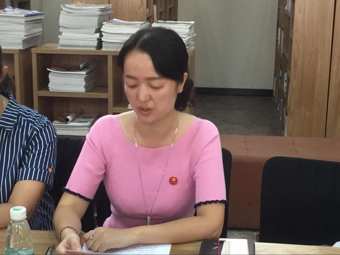4、武陵区永安街道新东街社区书记黄政致欢迎词，并简单介绍社区党组织及在职党员情况。.jpg