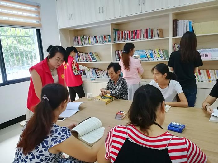 志愿者学习.jpg