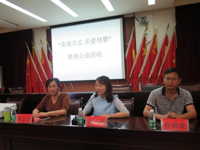 唐清发表热情洋溢的演说.jpg