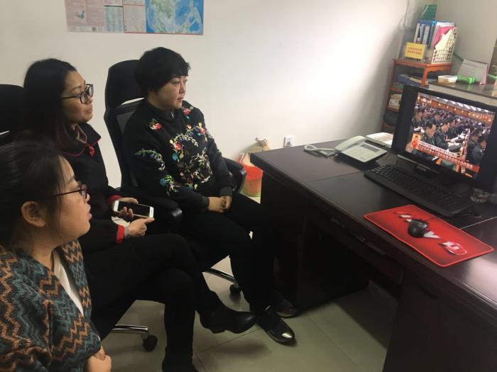 集中收看十九大.jpg
