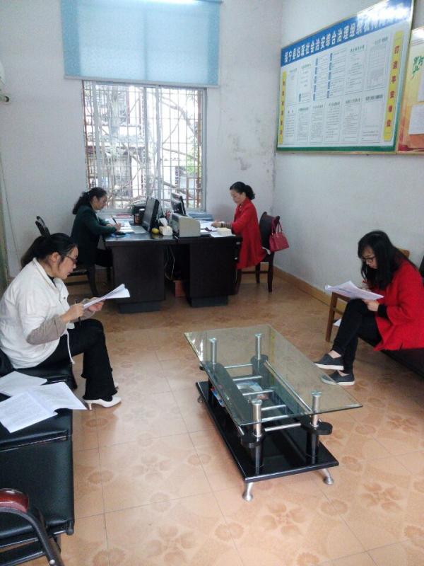 县妇联学习十九大报告上稿图.jpg