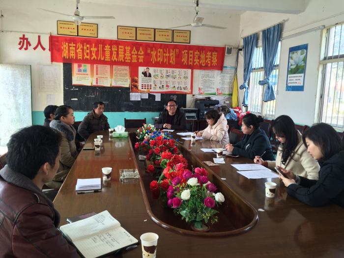 儿基会万部长考察项目点2.jpg