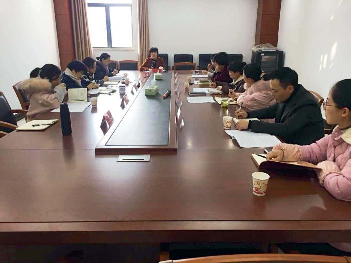 娄底市妇联开展节前教育 敲响廉洁警钟.jpg