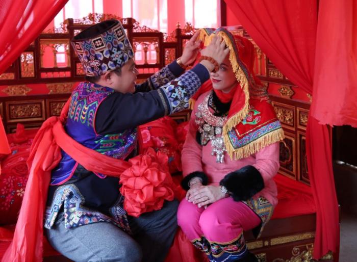 婚礼环节"入洞房(吴勇兵 摄.jpg