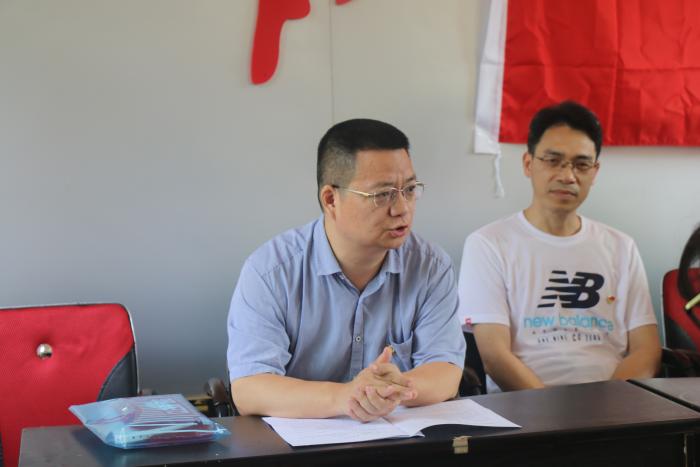 市科技局党组成员、副局长组织学习习近平总书记关于精准扶贫的相关论述.JPG