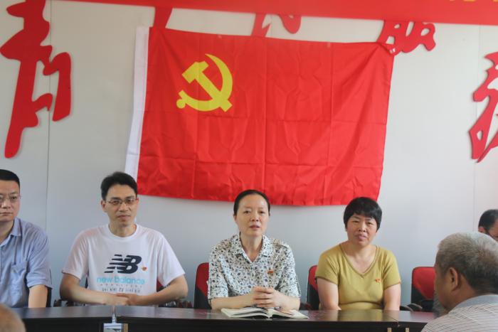 市科技局党组成员、副局长李晓宁组织学习习近平总书记关于精准扶贫的相关论述 (5).JPG