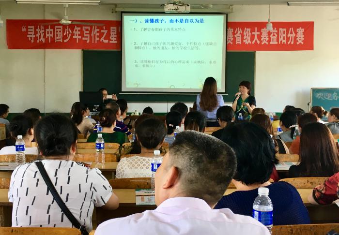 （图为：李阿玲老师上课《帮助孩子顺利度过青春逆反期》）.jpg