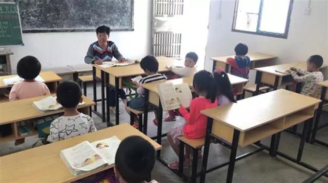 34年爱的坚守 阳玉英点燃山村教育明灯_20180716101519.jpg