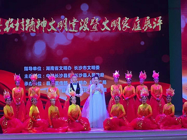 歌伴舞《好儿好女好江山》.jpg