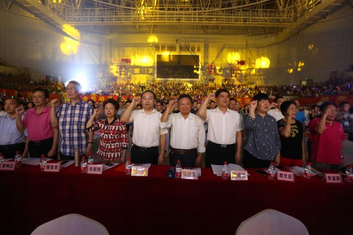 6000名观众禁毒宣誓.jpg