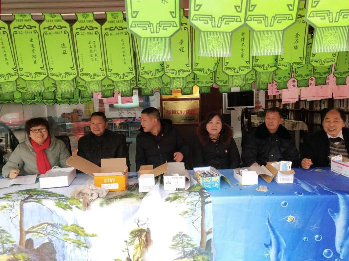牌楼村党总支书记李自力、妇联主席任蓝等参加元宵猜灯谜活动-图片来源-长沙县北山镇.jpg
