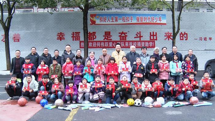 爱心团队为山区贫困学子送温暖2.jpg
