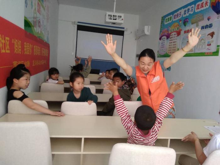 花园社区爱我你就抱抱我.jpg