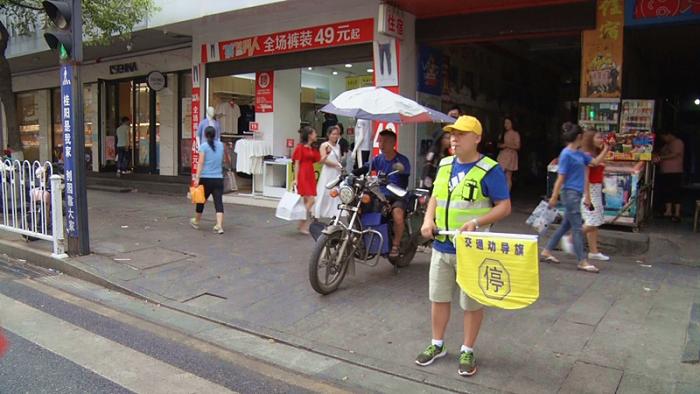文明劝导员正式上岗1.jpg
