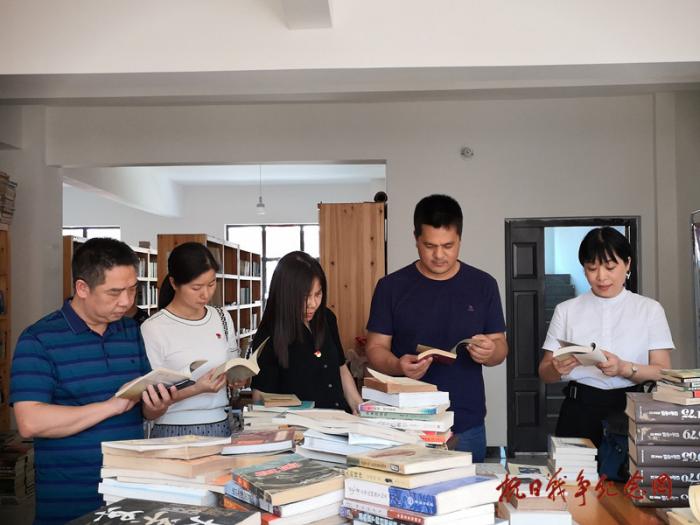 岳麓区妇联党员到抗日战争图书馆举行党日活动4 (1).jpg