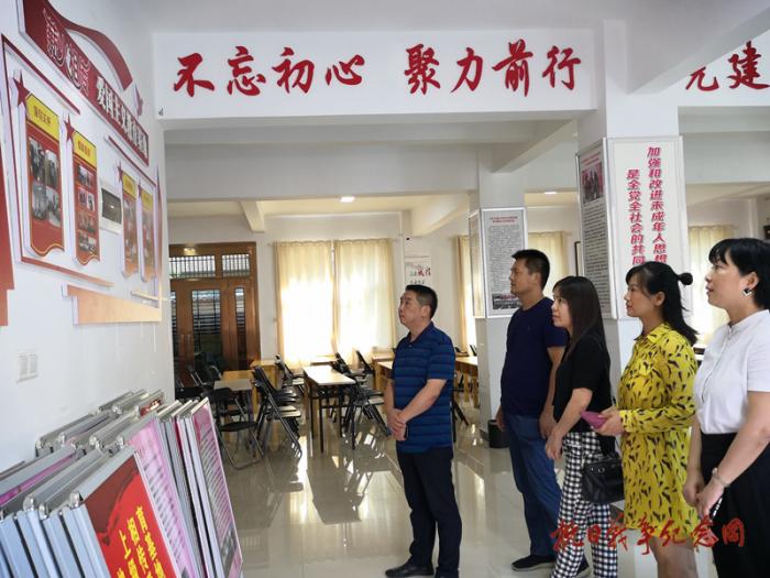 岳麓区妇联党员到抗日战争图书馆举行党日活动2 (1).jpg