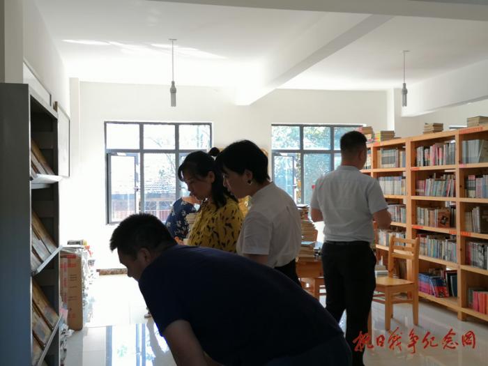 岳麓区妇联党员到抗日战争图书馆举行党日活动2 (2).jpg