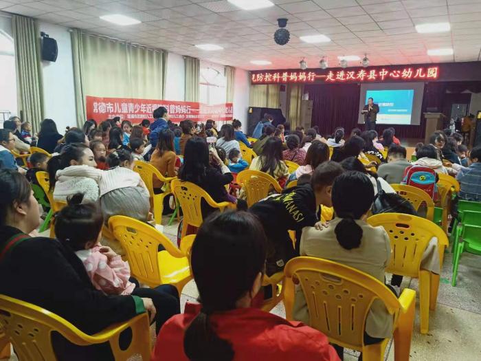 爱尔眼科 儿童青少年近视防控妈妈行”公益讲座活动(12).jpg