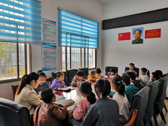 四点半课堂照片无横幅.jpg