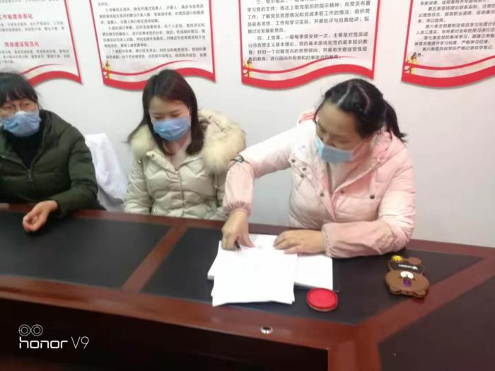 签订“我是党员，我先上！”请命书.jpg