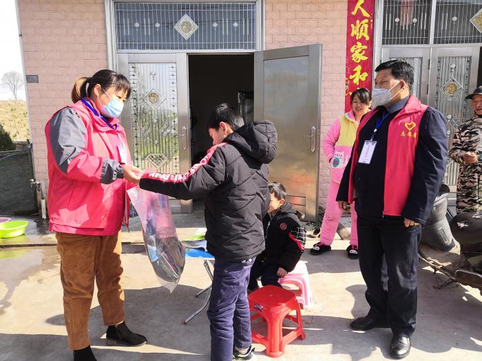 牛鼻滩镇关爱不缺保护不辍 (2).jpg