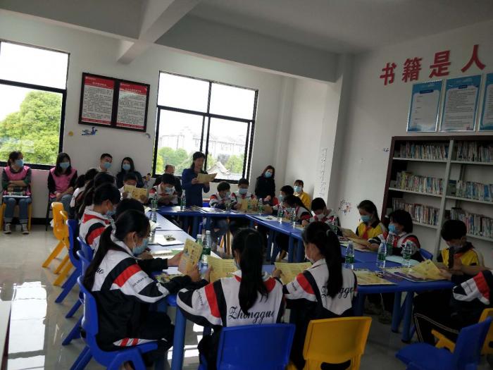 老师上课3.jpg