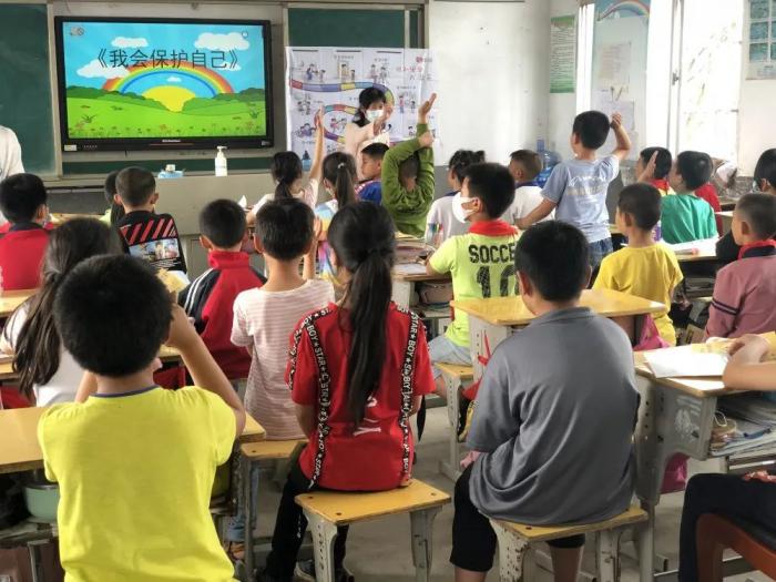 法制进课堂3.jpg