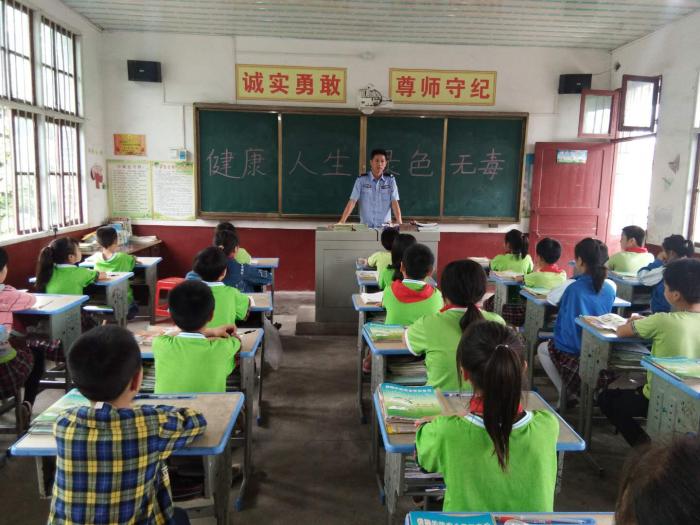 黄河学校禁毒知识讲座.jpg
