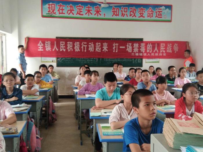 黄河学校禁毒知识讲座1.jpg