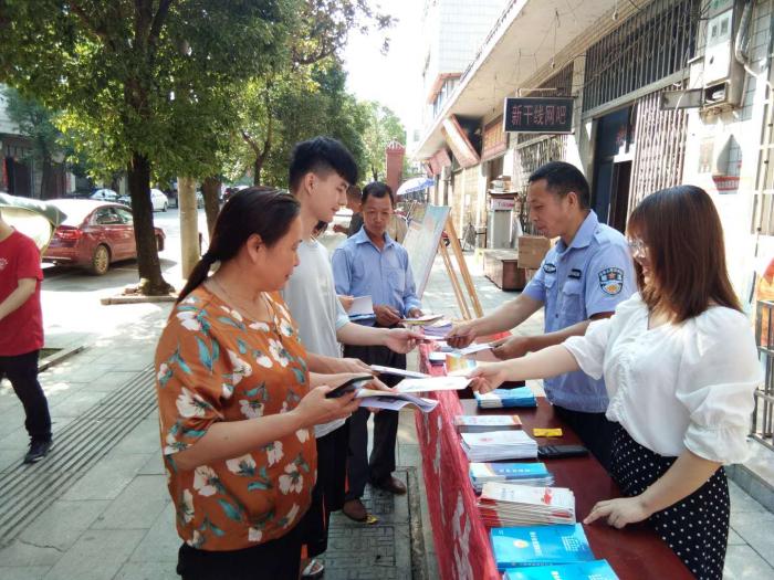 6.26发放禁毒宣传册.jpg