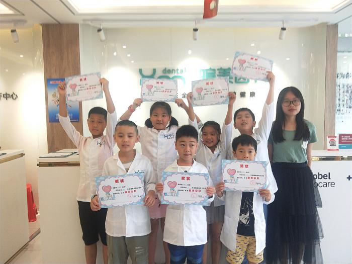 通过学习，孩子们拿到“健康小能手”的奖状啦.jpg