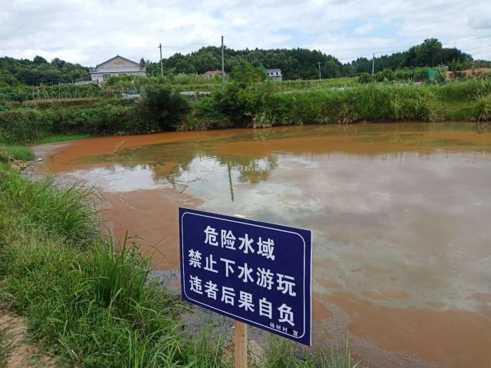 警示牌.jpg